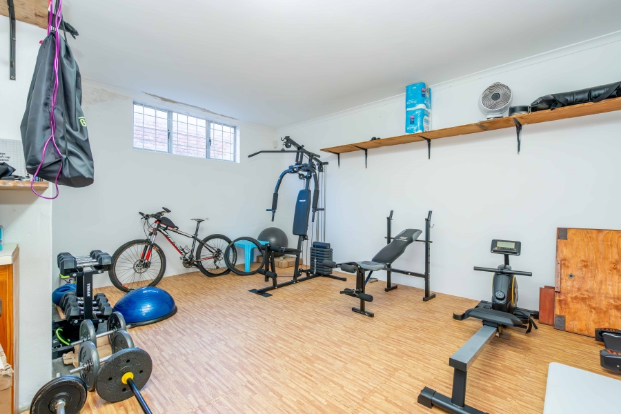 8 Bedroom Property for Sale in Middedorp Western Cape